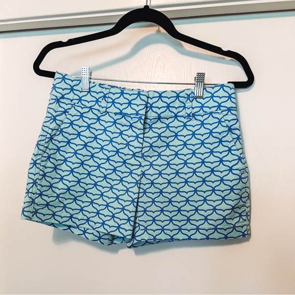 Vineyard Vines Pants - Vineyard Vines Dolphin Tale Patterned Blue Women's Shorts in Size 0